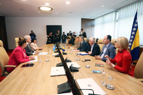 Članovi Zajedničkog povjerenstva za obranu i sigurnost BiH razgovarali sa zamjenikom podtajnika UN i ravnateljem Ureda UN-a za borbu protiv terorizma Raffijem Gregorianom
